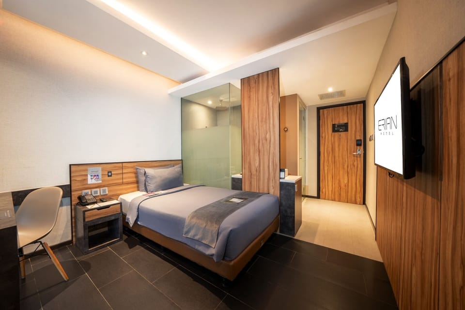 Superior Single Room | In-room safe, desk, WiFi (free)