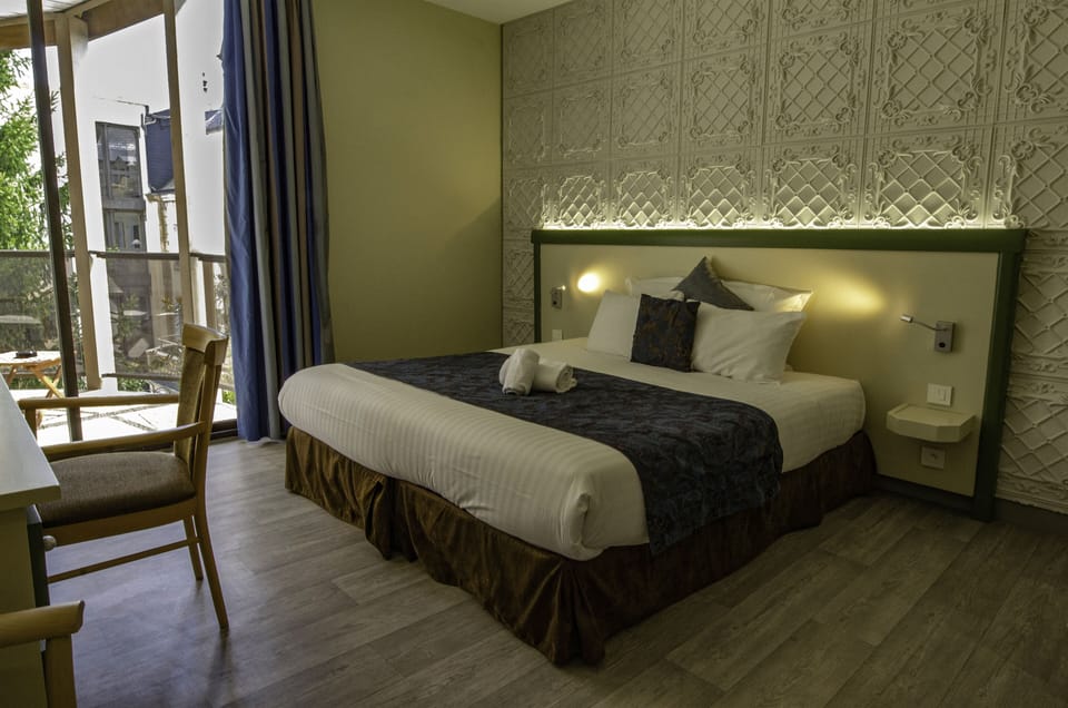 Superior Double Room, Terrace | Minibar, in-room safe, desk, soundproofing