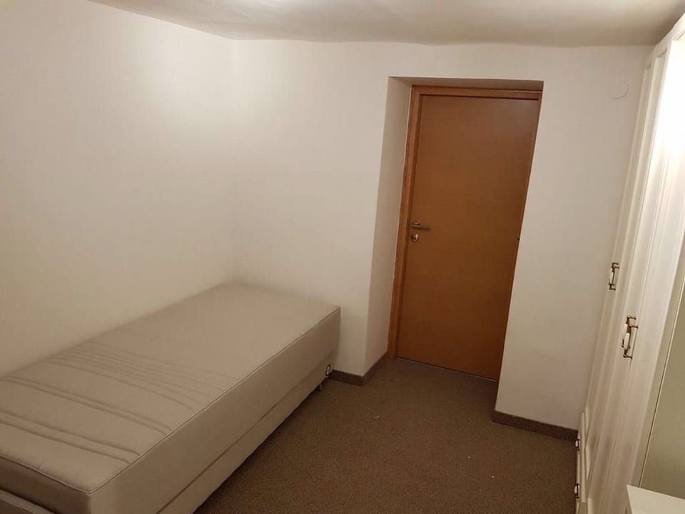 Deluxe Duplex, 2 Bedrooms | 2 bedrooms, desk, iron/ironing board, travel crib