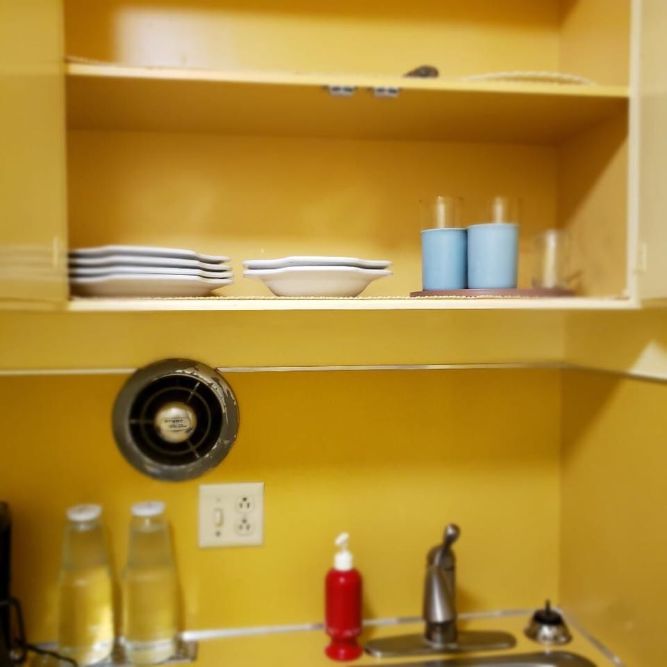 More plates, coffee cups and glasses.