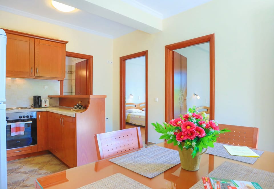 Light %26amp%3B airy living area