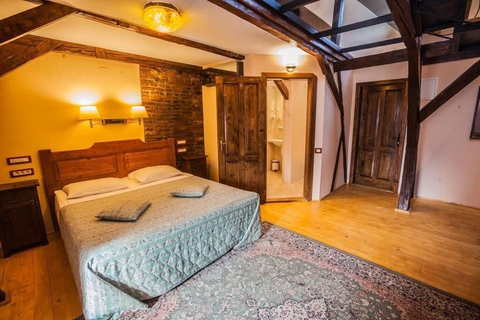 Deluxe Double Room with view | Premium bedding, minibar, desk, iron/ironing board