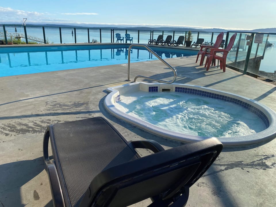 Come and enjoy our Oceanside Hot Tub its heated all year round.