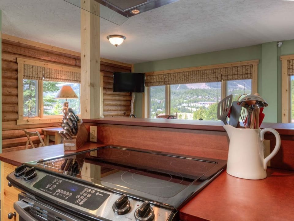 Cook a delicious meal | Main Level