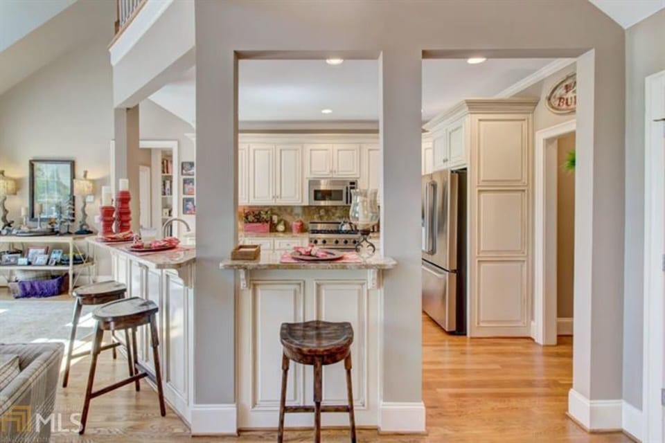 Kitchen Breakfast Bar