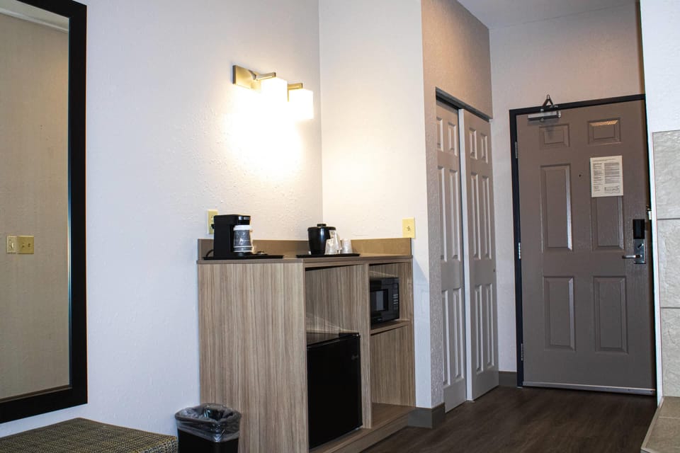 Premium bedding, desk, blackout drapes, soundproofing