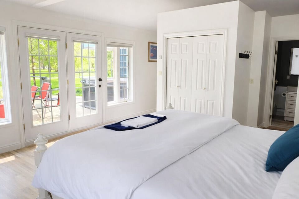 Large Bright Primary King suite Prince Edward County