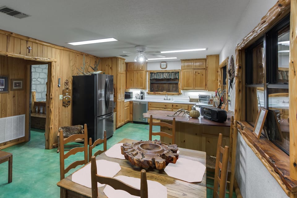 Full kitchen