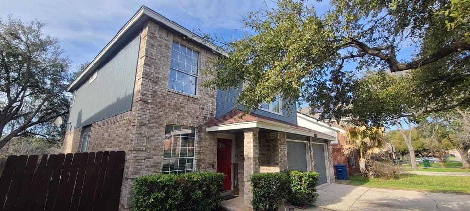 Recently remodeled and updated. Home is located in a quaint cute neighborhood