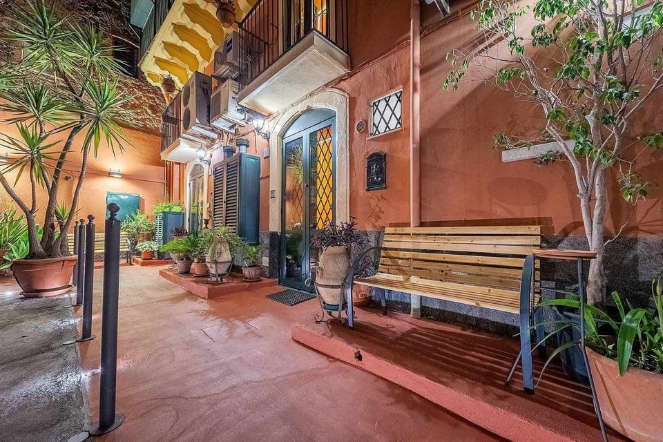 Facade/entrance,Inner courtyard view