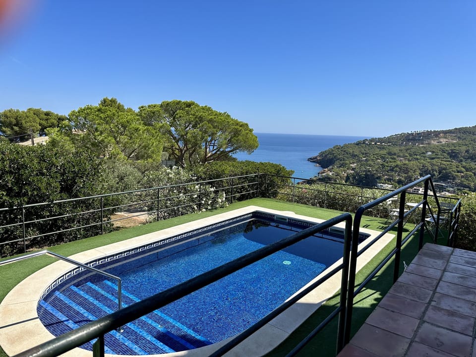 Villa con espectaculares vistas a mar.Piscina, parking, wifi, barbacoa. BEGUR.