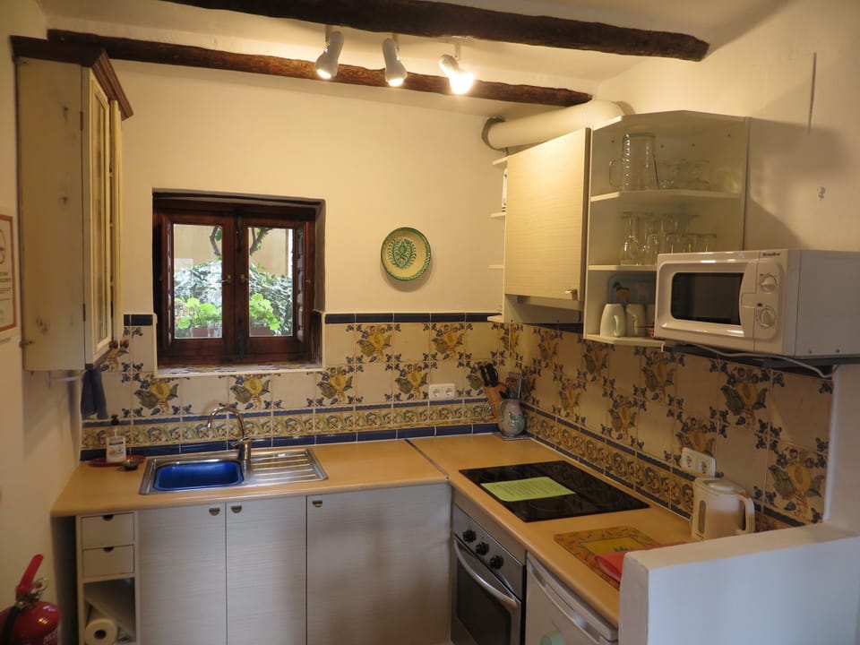 Fully equipped, modern kitchen