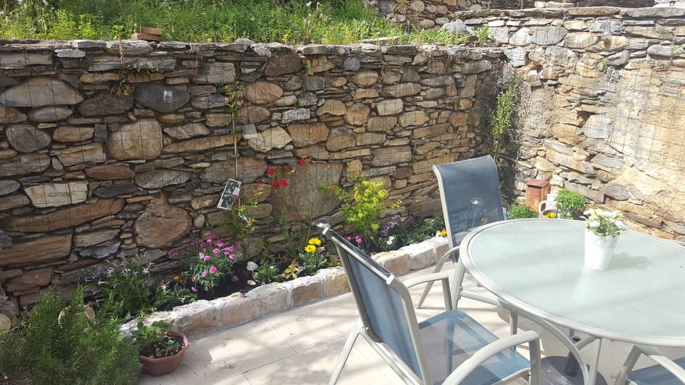 terrace flowering in spring www.roquebrunproperty.com