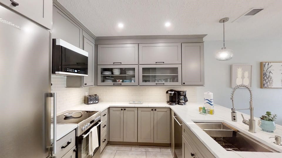 Updated full kitchen