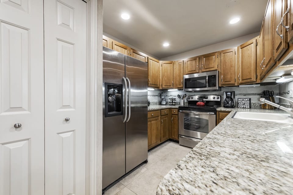 Gather with friends and family in this fully equipped electric kitchen. 