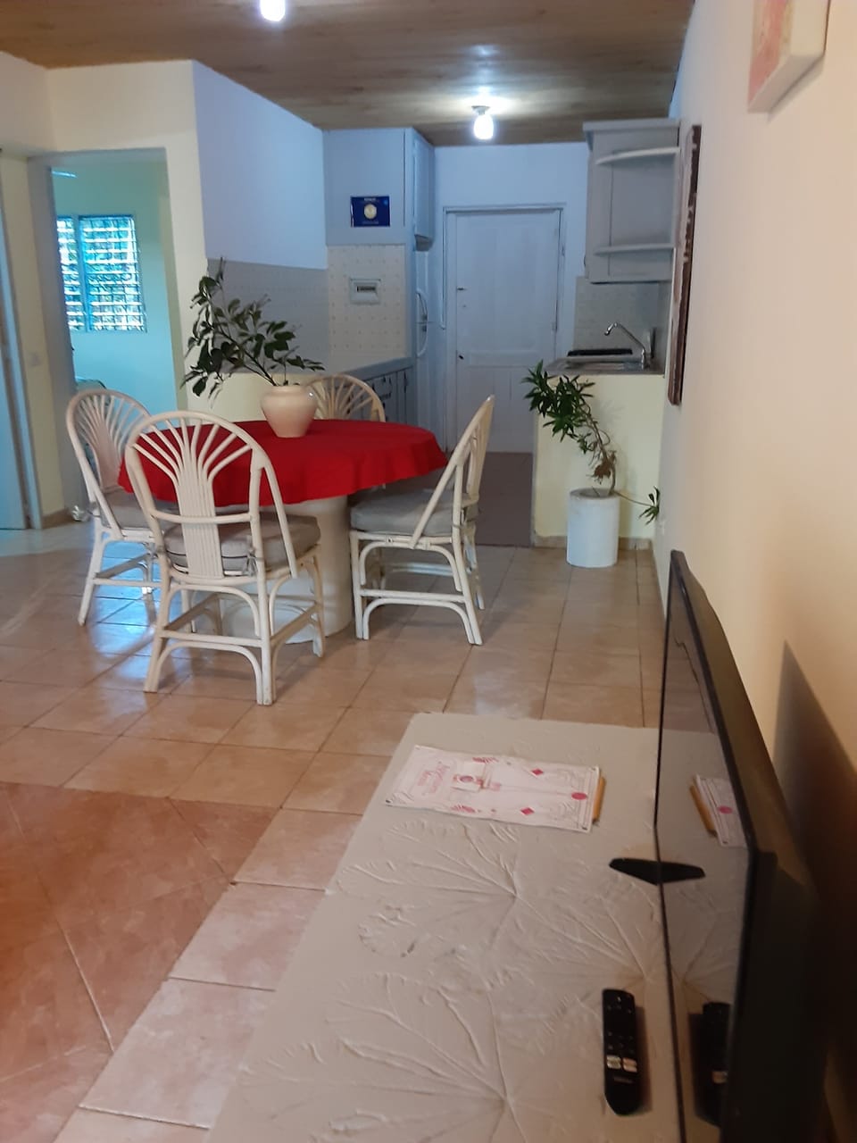 Basic Apartment, Multiple Beds, Non Smoking | Living area | TV, Netflix