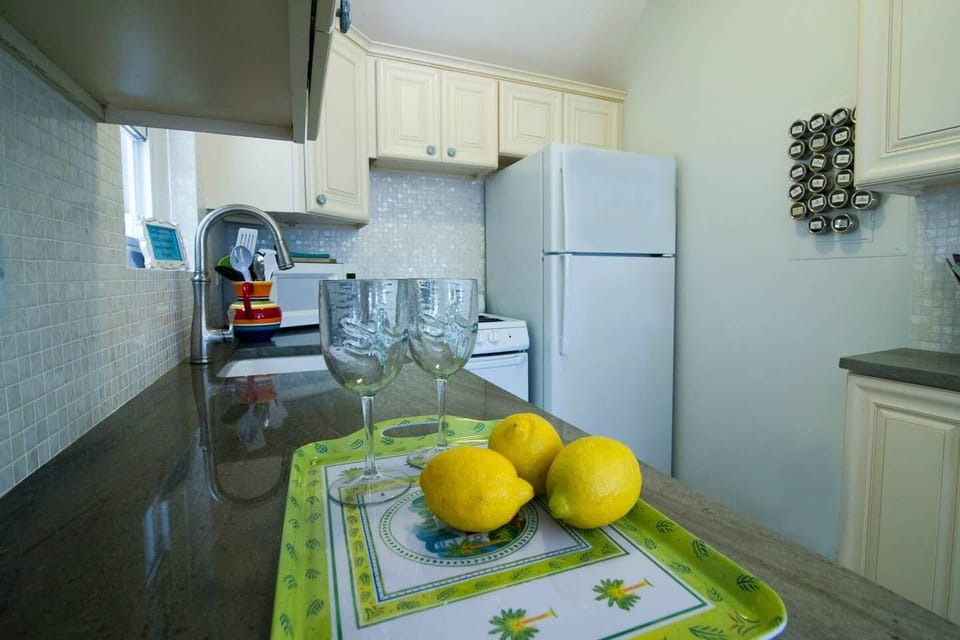 "I cannot say enough wonderful things about my time spent at Susan and Graham's cottage...set in a most convenient, centrally situated location..the cottage itself was spotless and beautifully decorated" Rose, Aug 2016