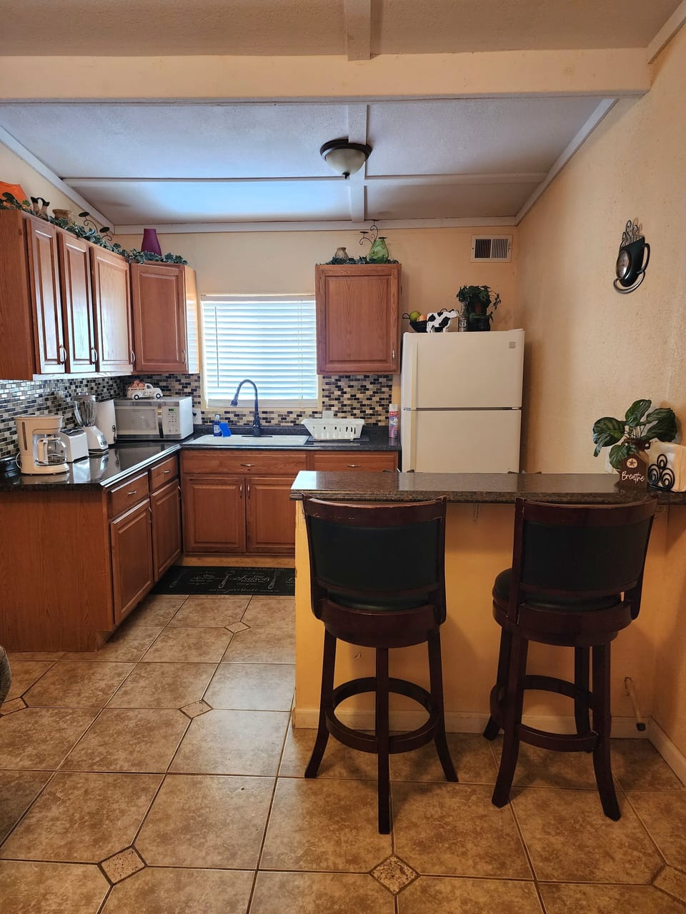 Kitchen with breakfast bar