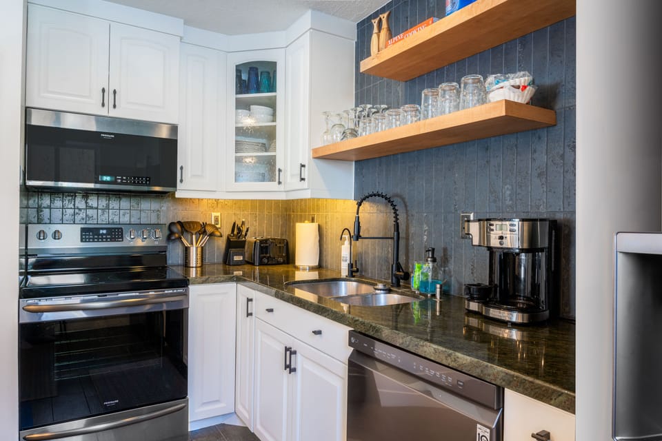 Kitchen amenities