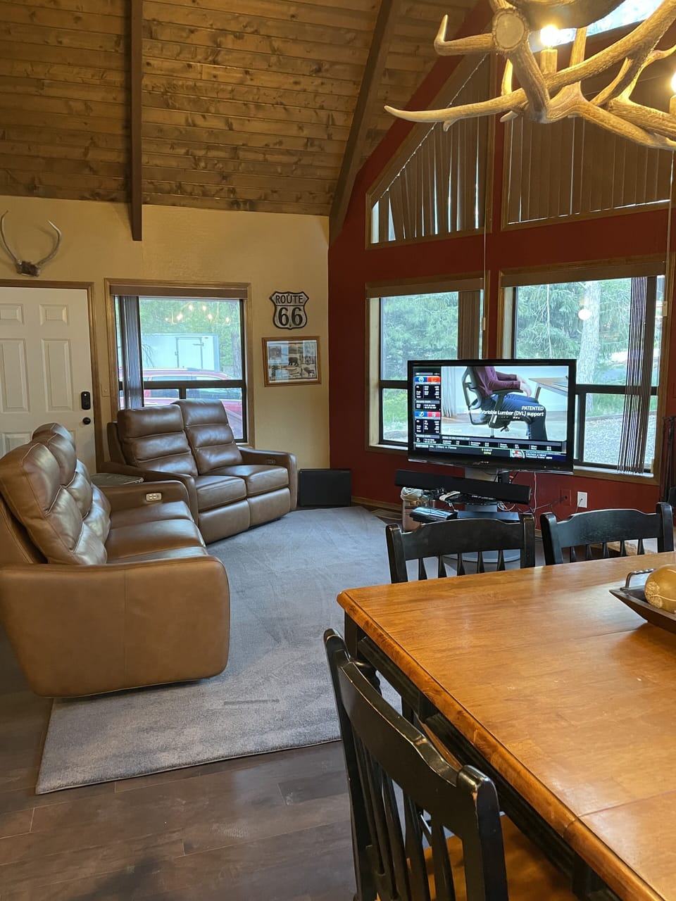 Reclining sofa chairs at ends