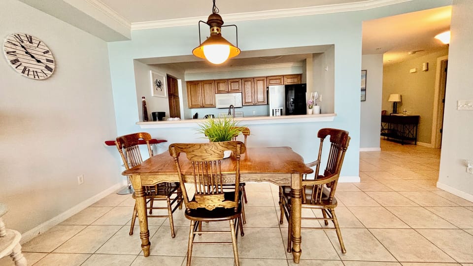 Dining table to be extended to comfortably accommodate 6~8 people. 