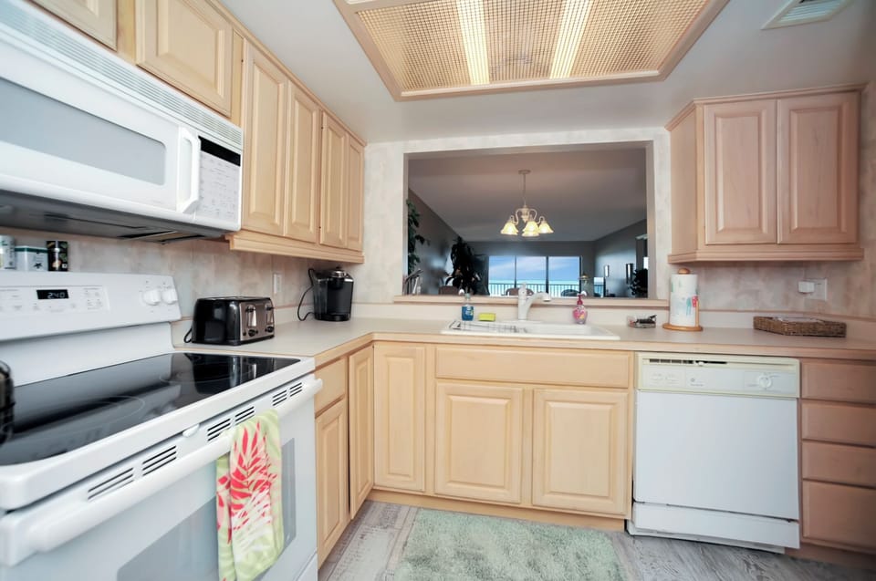 kitchen with bar counter