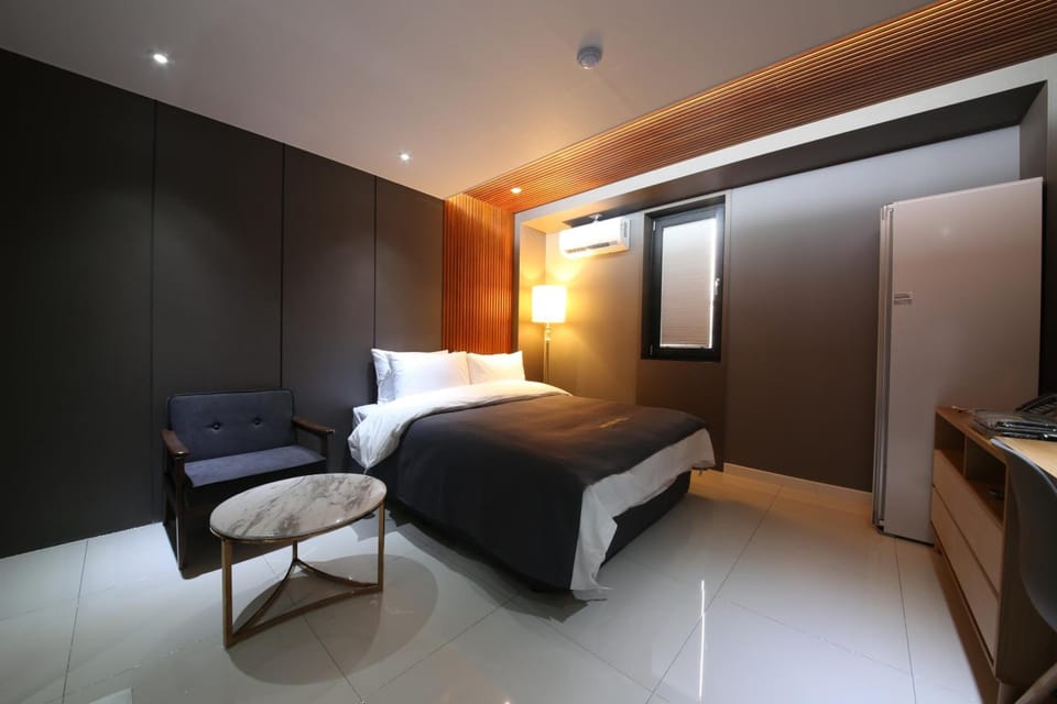Premium bedding, soundproofing, free WiFi
