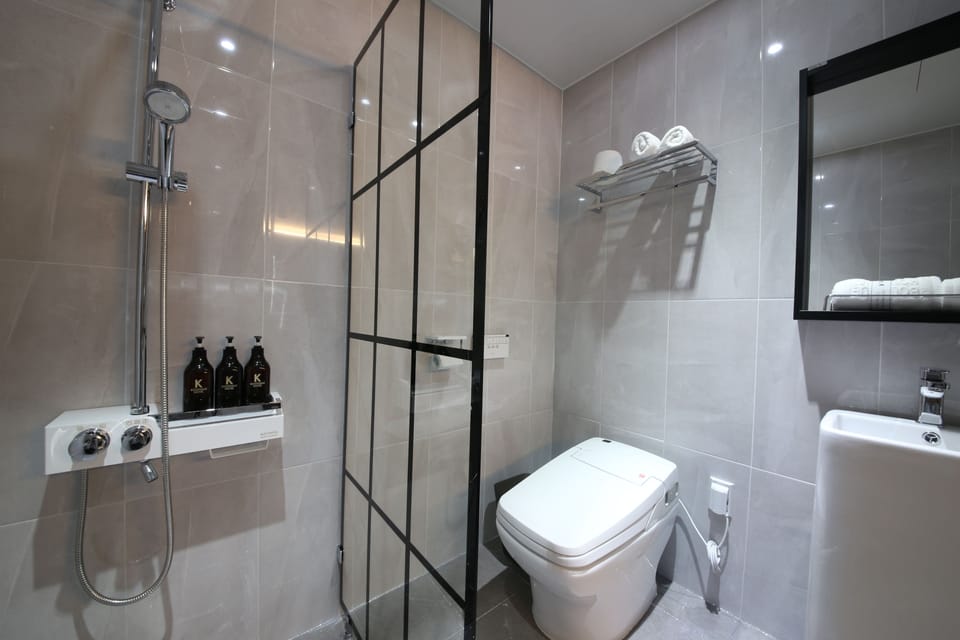 Suite (Air purifier) | Bathroom shower
