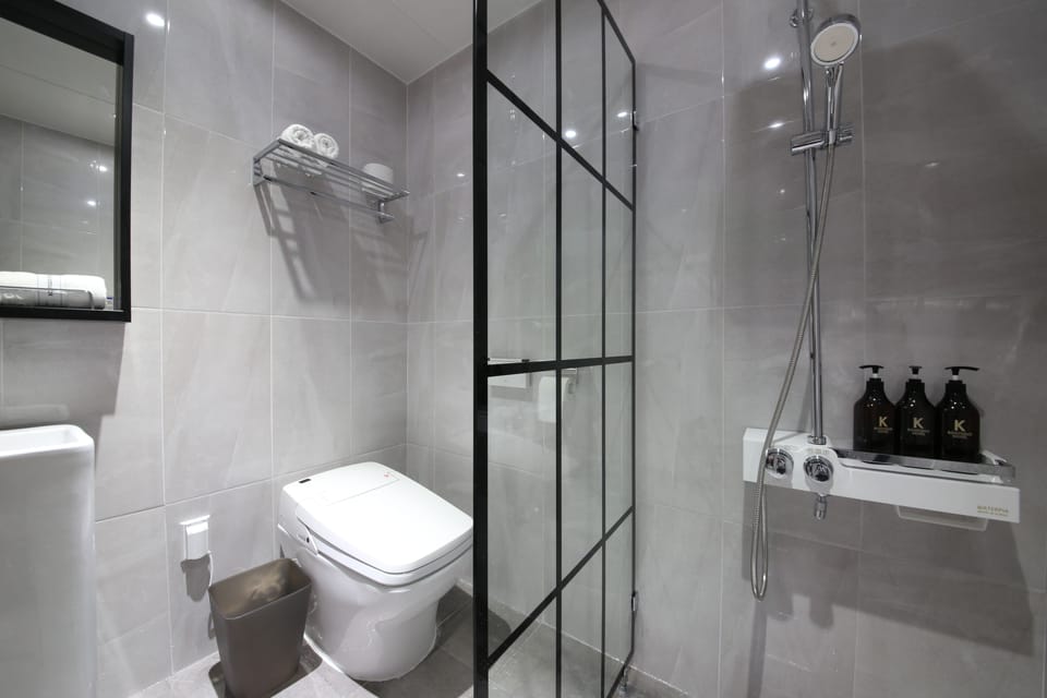 Bathroom shower