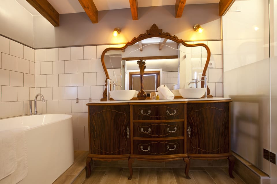 Comfort Double Room, Bathtub | Bathroom | Combined shower/tub, hair dryer, towels, soap
