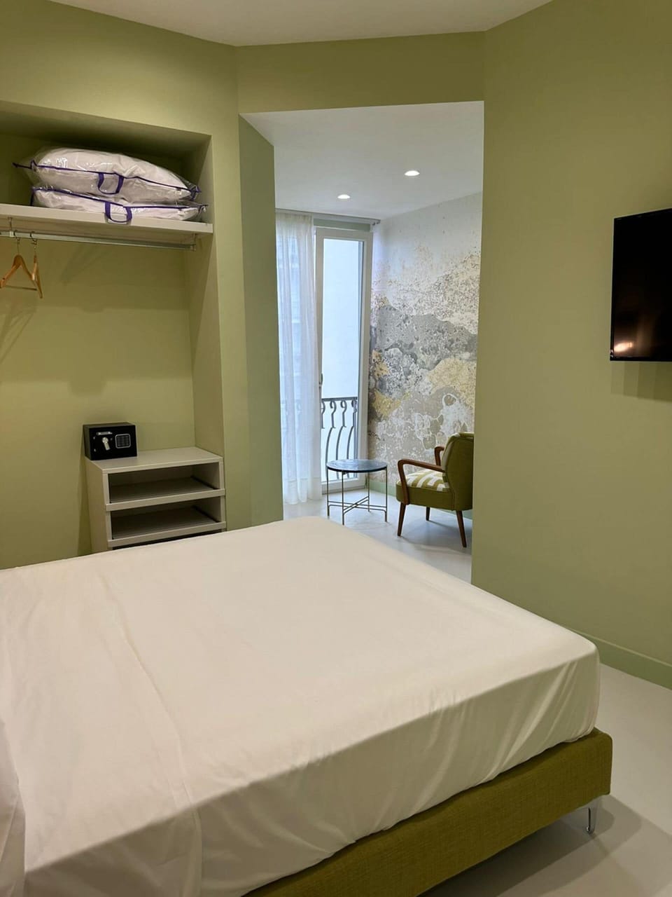 1 bedroom, premium bedding, down comforters, minibar