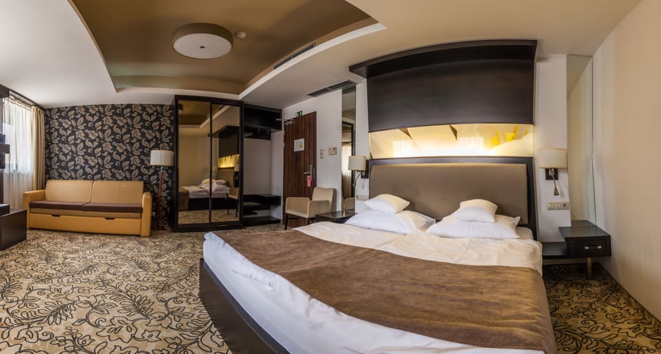 Superior Triple Room | 1 bedroom, minibar, in-room safe, desk