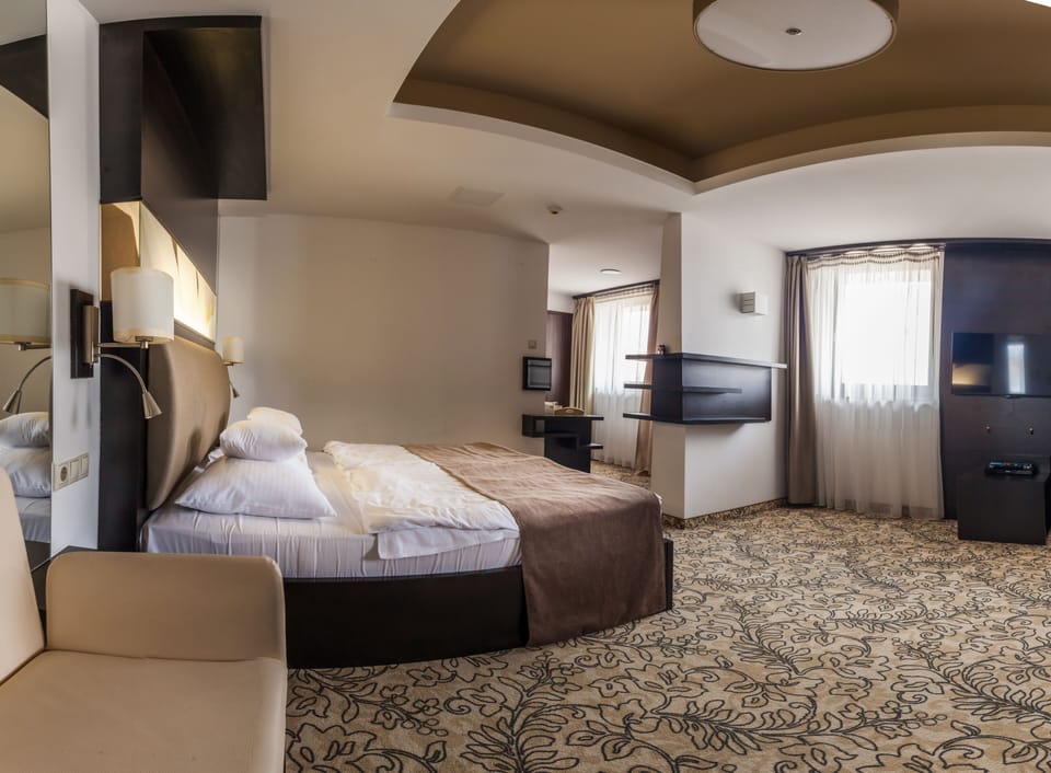 Superior Triple Room | 1 bedroom, minibar, in-room safe, desk