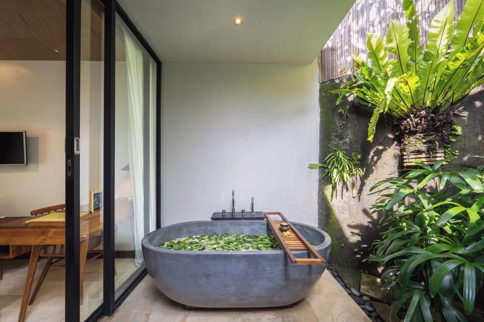 Junior Suite, 1 Bedroom, Garden View | Bathroom | Free toiletries, hair dryer, slippers, towels