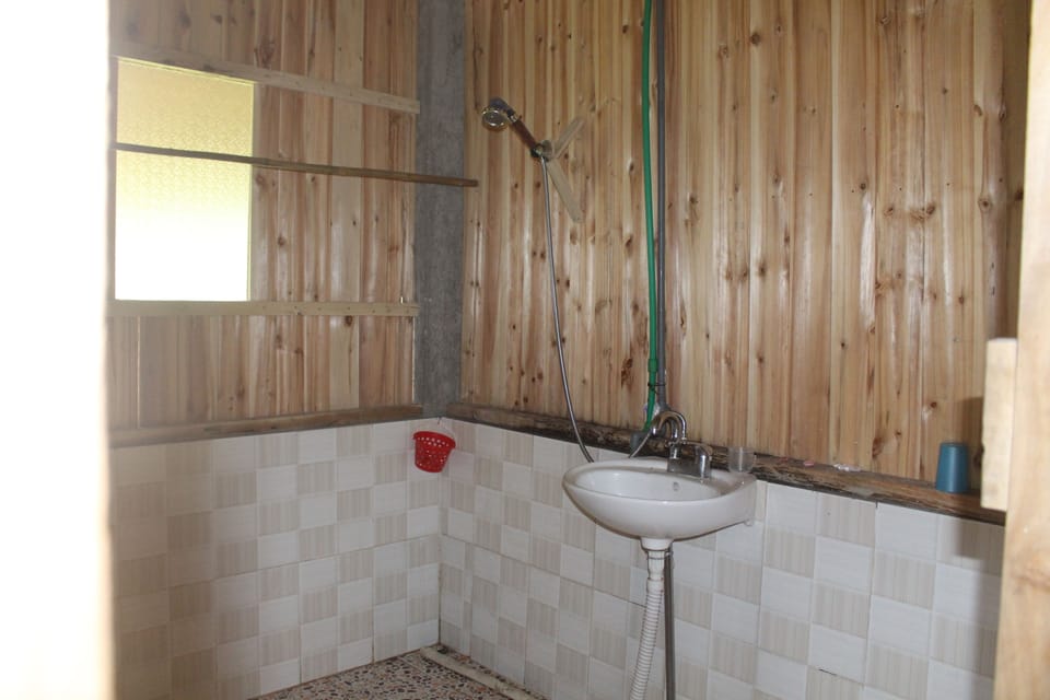 Bed in 16-Bed Mixed Dormitory (Mattresses Only) | Bathroom | Shower, free toiletries, slippers