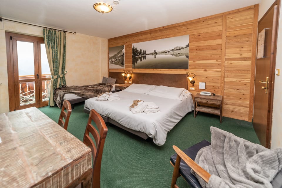 Classic Triple Room | In-room safe, desk, blackout drapes, rollaway beds