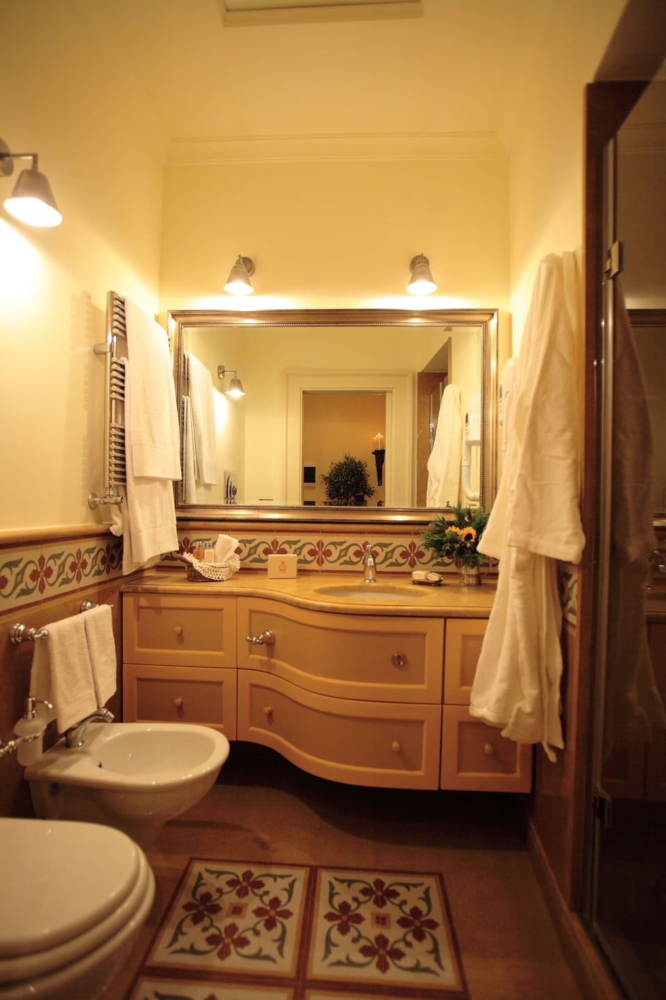 Junior Suite, 1 Bedroom | Bathroom | Shower, designer toiletries, slippers, bidet