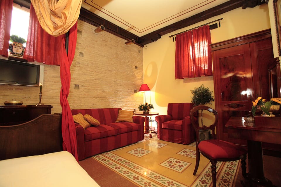 Junior Suite, 1 Bedroom | Frette Italian sheets, premium bedding, pillowtop beds, in-room safe