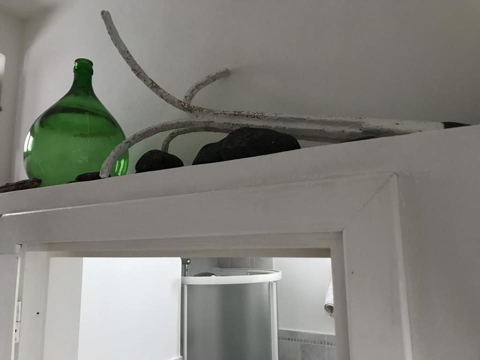 Shower, free toiletries, hair dryer, bidet