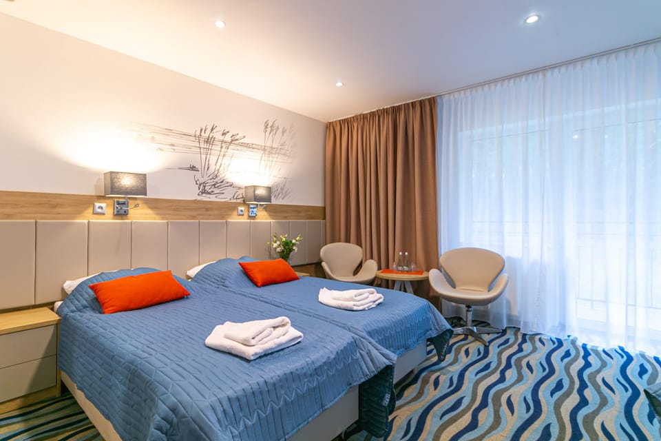 Double or Twin Room | In-room safe, desk, iron/ironing board, cribs/infant beds