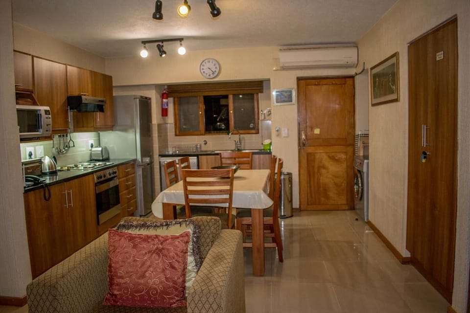 House, 3 Bedrooms | Private kitchen | Coffee/tea maker