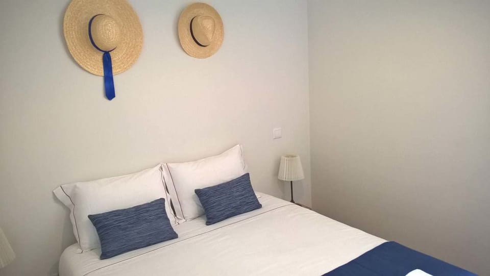 Suite, River View | WiFi (free), bed sheets