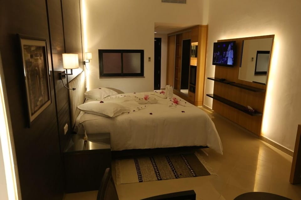 1 bedroom, premium bedding, in-room safe, desk