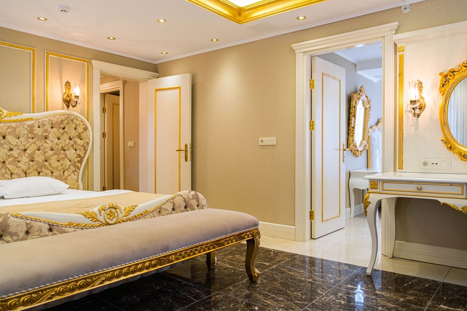 Grand Suite, Valley View | In-room safe, desk, laptop workspace, blackout drapes