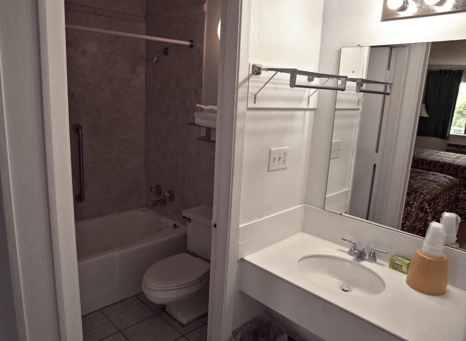 Basic Double Room, 2 Queen Beds, Non Smoking | Bathroom | Combined shower/tub, towels