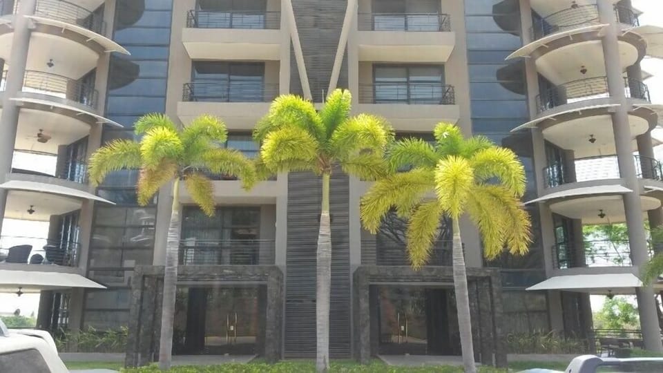 LaPerla Exquisite Entrance to Elegant Lobby, Unparalleled Luxury Condo