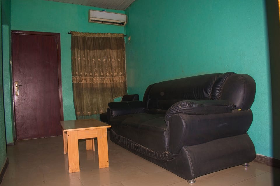 Executive Room, 1 Double Bed | Desk, bed sheets