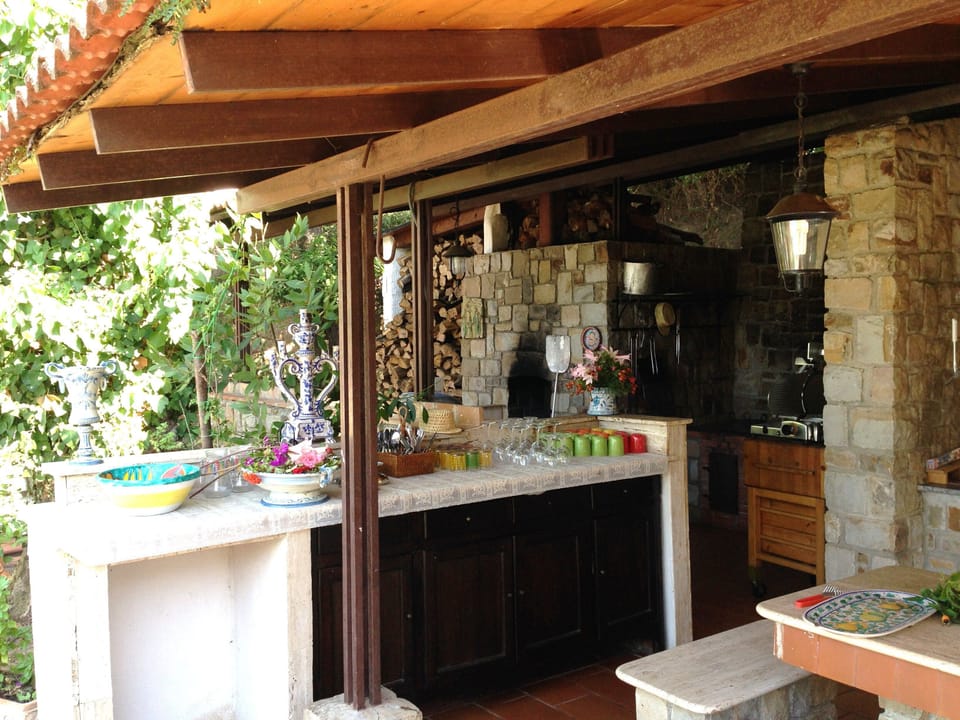 External kitchen