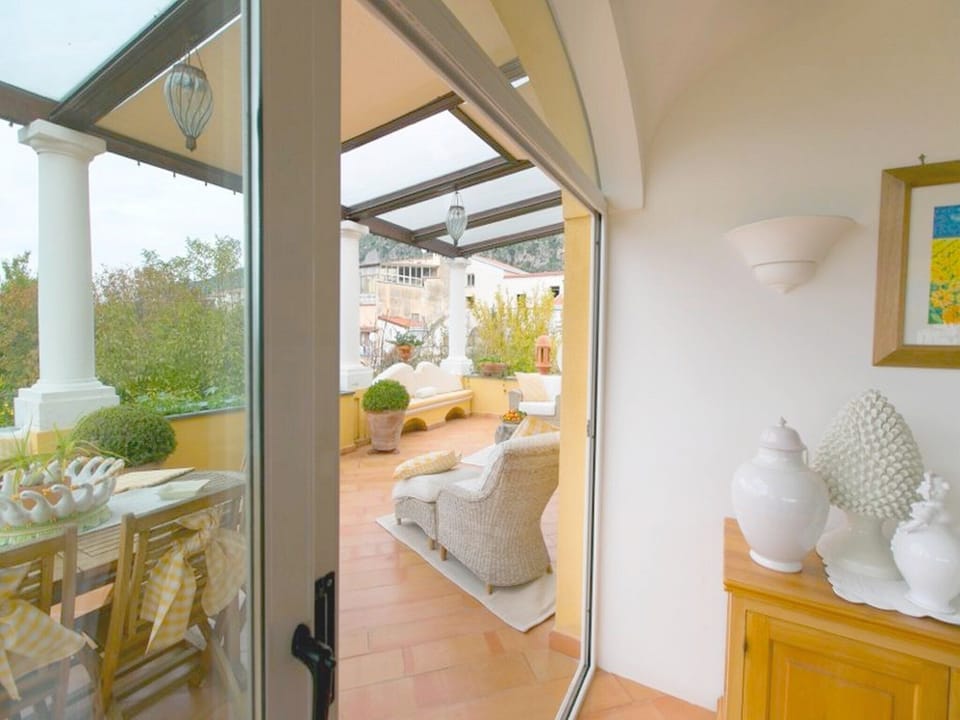 Access to the large terrace