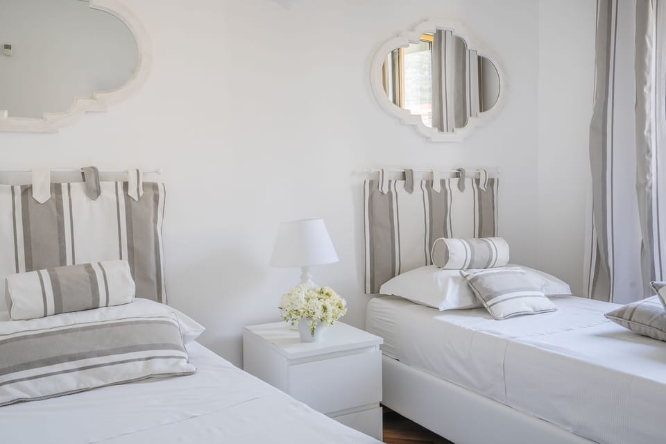 Smart twin bedroom